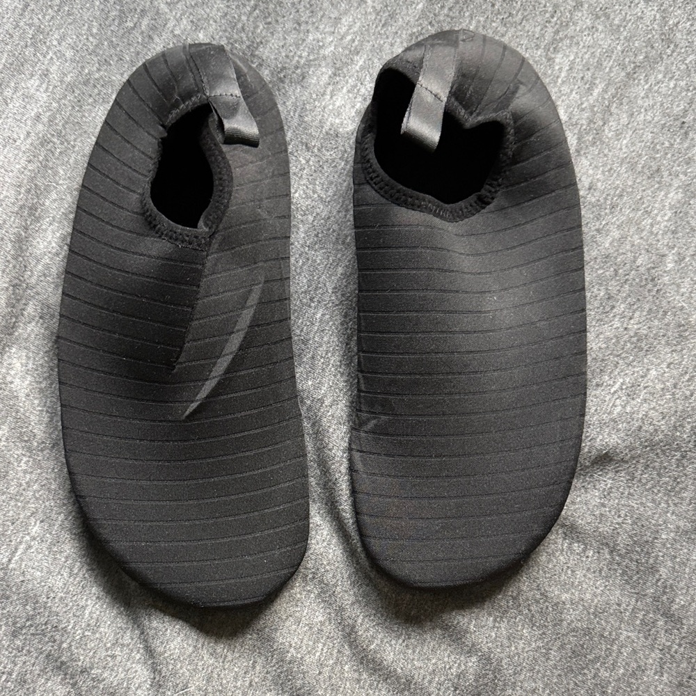 Black Unisex Water Shoes (8.5-9.5 Women, 7.5-8.5 Men)